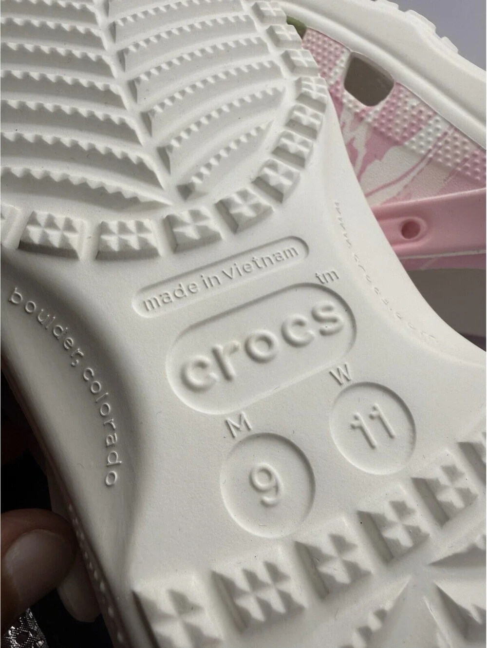 Pokémon x Crocs Jigglypuff Classic Men's 9 / Women's 11 Pink/White Clogs